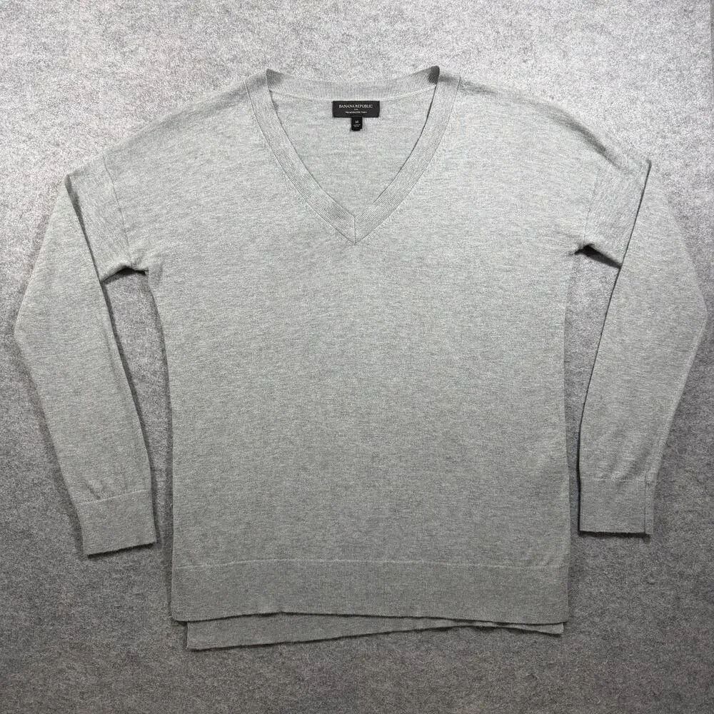 Banana Republic Premium Luxe Yarn Sweater Mens M Gray V-Neck Soft Cashmere Blend